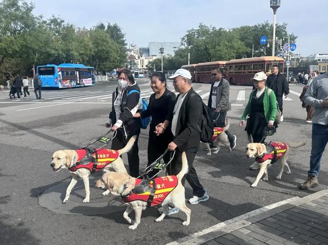 多维感知中轴线 视障朋友 “触摸” 北京历史温度