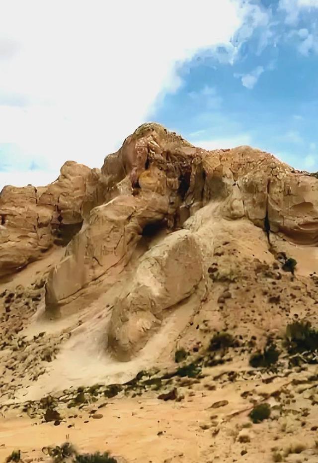 游新疆乌伦古湖海上魔鬼城