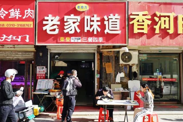 只花一块钱就吃饱了，被这座小城的物价震惊到！