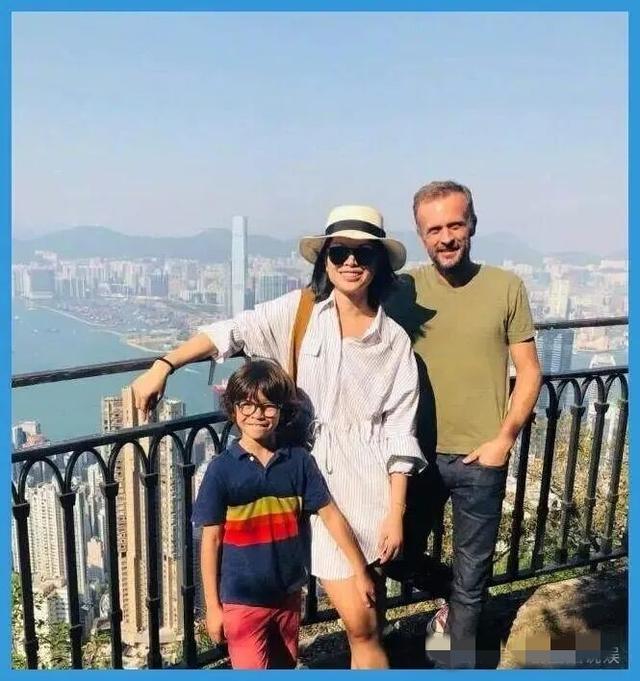 恩爱15年抵不过残酷现实！43岁吕燕貌美如花，63岁法国老公已萎缩