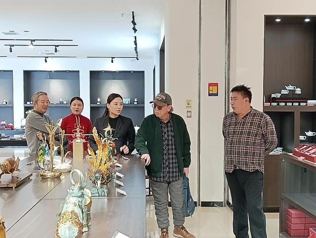 相 立:“雅集·陶瓷艺术馆”“煮墨论瓷”