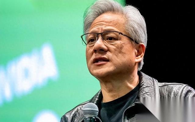 巴菲特狂抛股票，黄仁勋发布超级芯片，谁将赢得未来五年赌局？