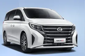 16.98万，大7座豪华商务车，标配2.0T！带你看传祺M8图片