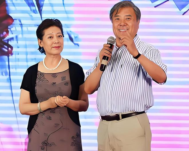 她与王星军离婚34年后，带着儿子嫁高官，70岁住养老院，让人心疼