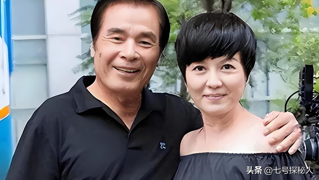 “6个老婆”同住一室，每人每月7万零花钱，71岁又娶第七房小娇妻