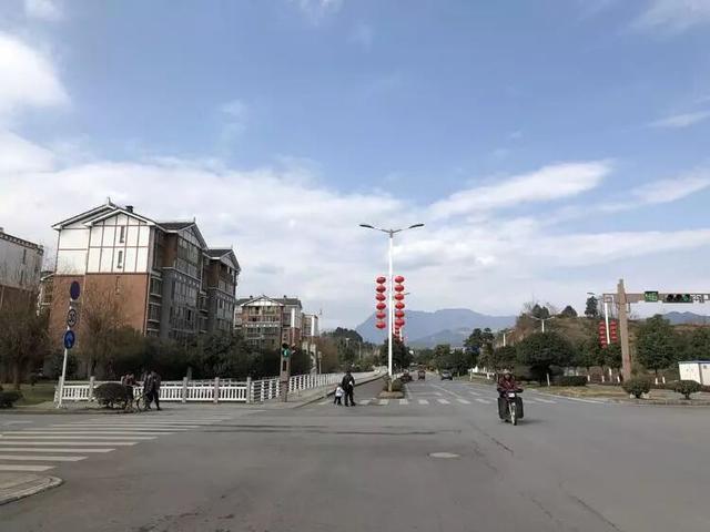 地震后，他 42 岁，一无所有，需要“重新开始