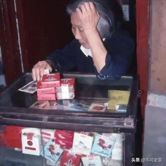 50年前流行的老香烟有多贵？烟票都是奢侈品，抽过5种说明你老了