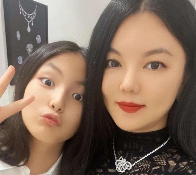 李湘也没想到，自己费心半辈子富养女儿，竟给王岳伦做了“嫁衣”