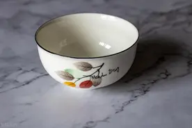 千万别用这种碗吃饭，会致癌！几乎家家有，现在扔还来得及图片