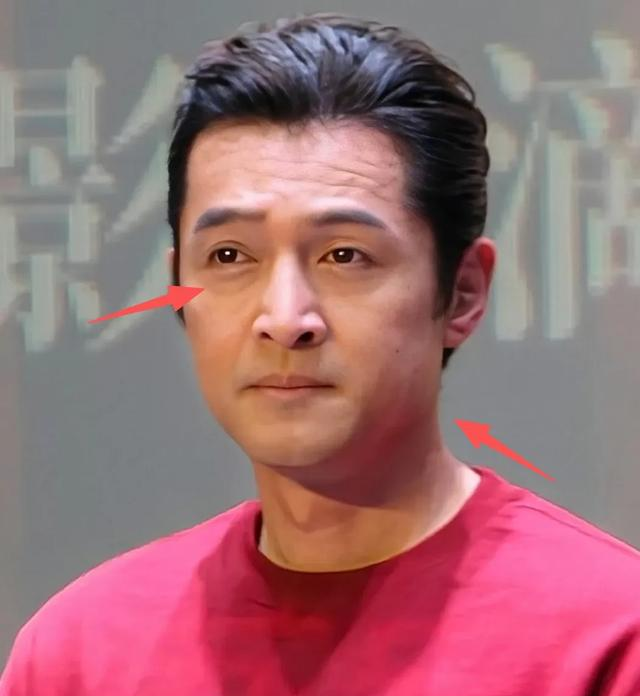 43岁胡歌断崖式衰老，眼袋肿大身材发福，新片票房失利状态差