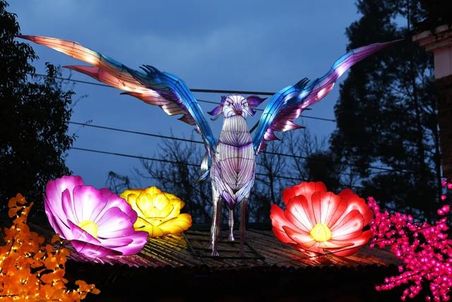 桂林:首届非遗千灯游园,光影艺术璀璨盛宴!