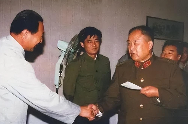 73年，毛主席想从军队里调一人当副主席，周总理立即心领神会