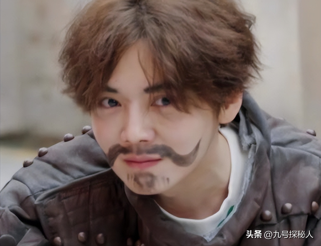 这一次，发辟谣公告的鹿晗	，彻底“撕碎了	”关晓彤最后的体面