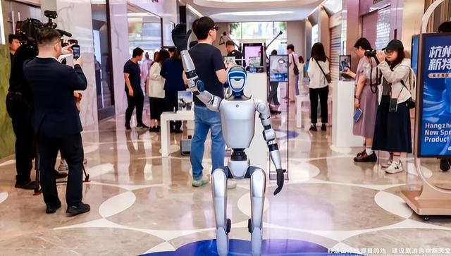 大量日本游客涌入杭州，打着旅行幌子不游西湖不品杭帮，为啥来？