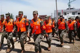 抗洪海报 | 人民需要，子弟兵就在！图片