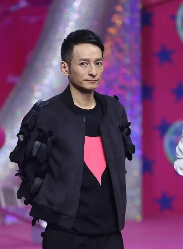 从主持人到"精神病"	，49岁无妻无子的李维嘉，给不婚人士提了个醒