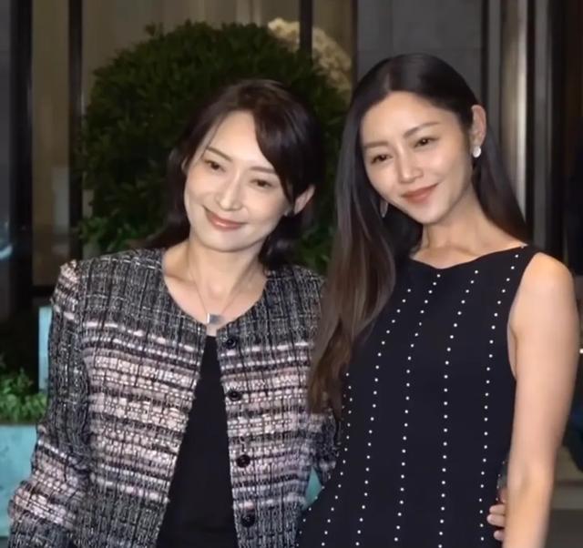 这一夜,傅鹏程成了杨受成的宾客,温碧霞很娇俏,吕良伟夫妻恩爱