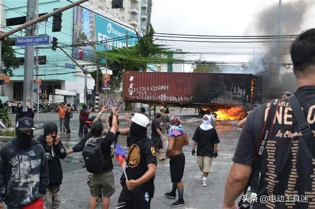 暗战变成了明战，菲律宾军方宣布红色警戒状态，小马科斯岌岌可危