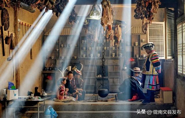 天池映月，白马欢歌，就差一个你！