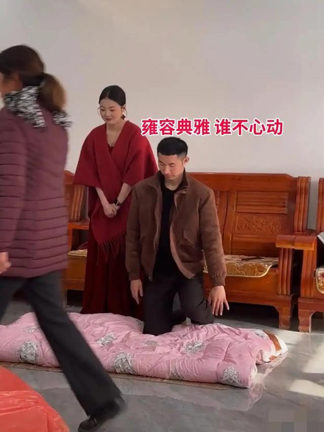 24岁素颜新娘爆红，天庭饱满被赞旺夫脸