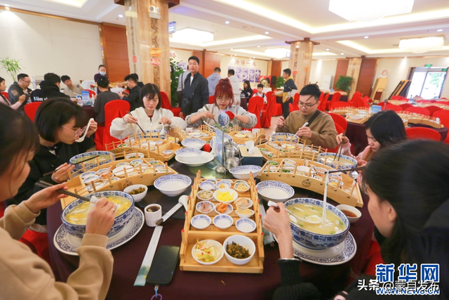 坐着火车游红河，州庆见！