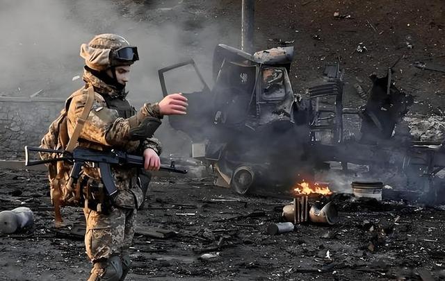 俄军晒年度战绩，一年拿下乌克兰300处地盘，乌军接死令年前决战