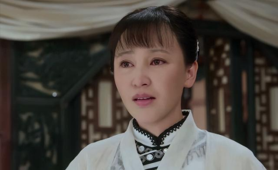 她19岁与导演私奔，在地下室裸婚连生3胎，今被丈夫用7部剧捧红