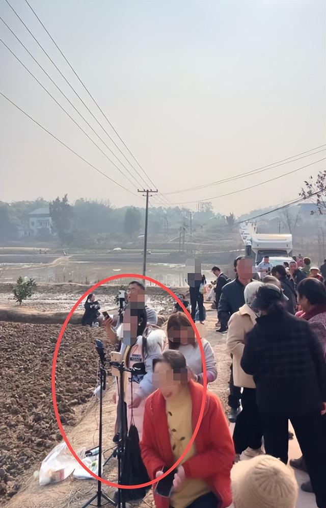 呆呆妹也没想到	，杀猪宴结束才1天， 一家人已走上了大衣哥的老路