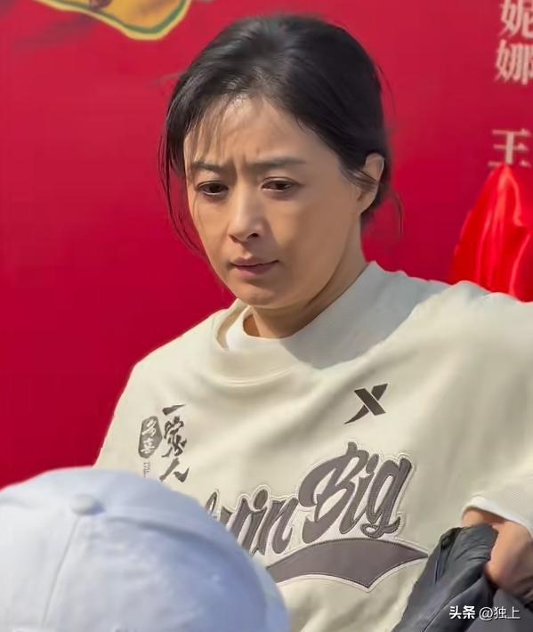 42岁蒋欣生图被疯传，被她真实状态吓到，别被内娱的畸形审美害了