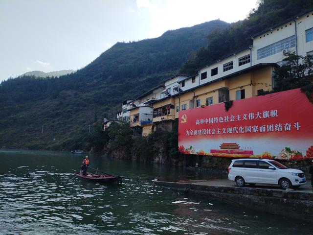 鄂渝行第四天（上）：小红船换小白船，从巫山到巴东