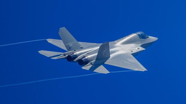 美国专家给中国战机下结论，歼-35和歼-20迟早会被淘汰！