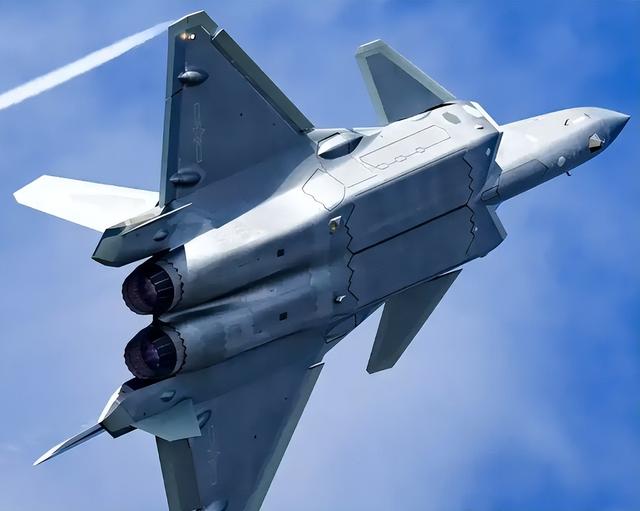 中美差距那么大？张召忠：美国就算一动不动	，中国20年也追不上！