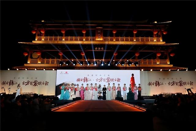 “潮涌韩江·东方霓裳映古韵”非遗时尚之夜在潮州海楼盛大举办