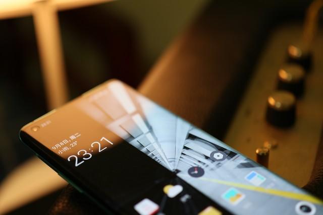 华为 Mate 70 Air：超薄机身 搭载实体 SIM+eSIM 双方案