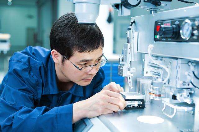 特朗普不想中国一家独大，联合8国推出新计划，要废掉中国的王牌