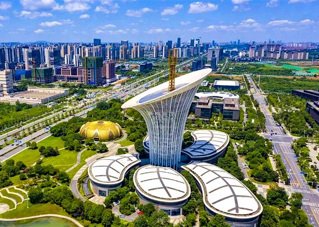 武汉是个怎样独特的城市呢？交通枢纽与人才汇集是武汉的兴城法宝