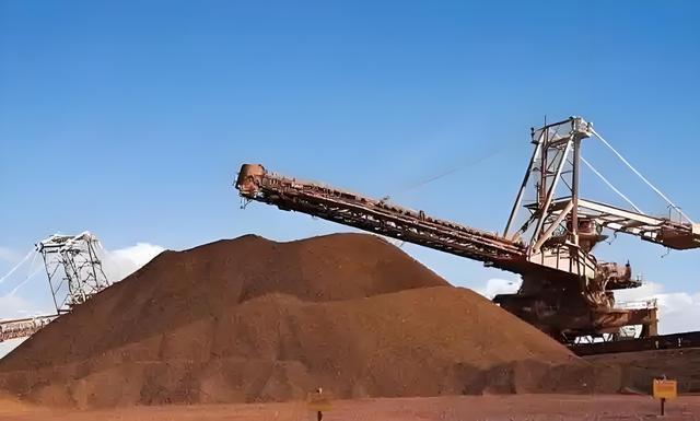 中国稀土新规反手封喉	，川普‘牛毛论’当场翻车，新疆成最大王牌