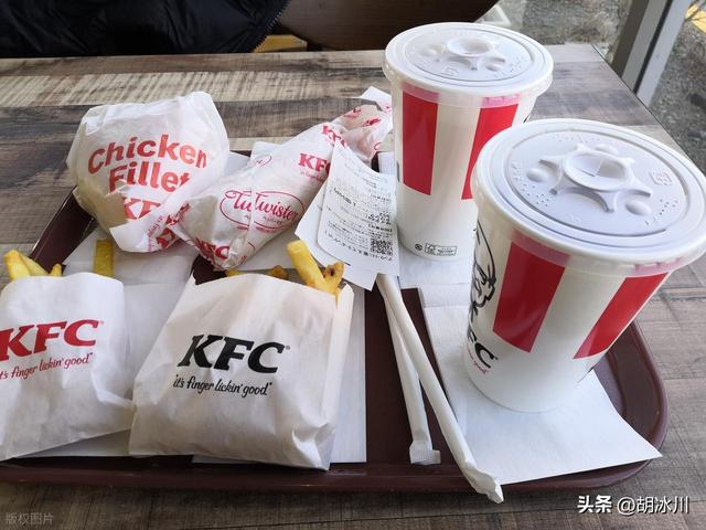 为什么好吃的小吃	，不在五星级酒店、不在商场	、也不在连锁店里？