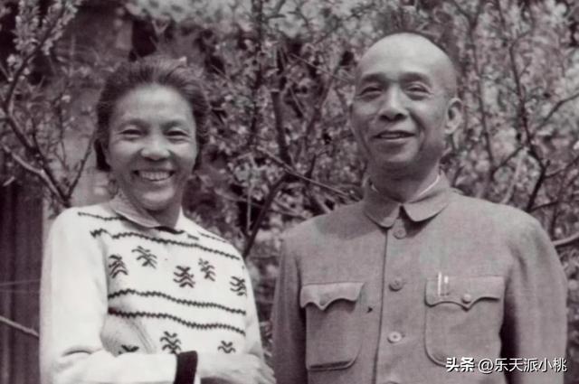 他曾担任副总理21年，晚年升至正国级，临终前将所有积蓄上交国家