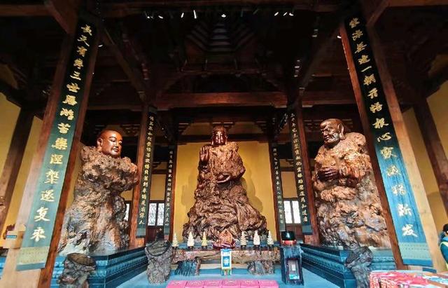 参观根宫佛国博物馆