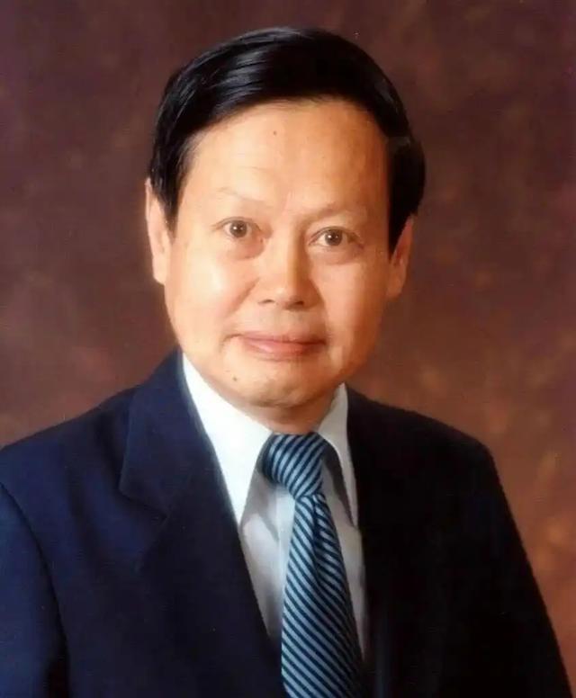 翁帆也没想到，丈夫杨振宁去世后，竟因生前一个举动再次口碑升华