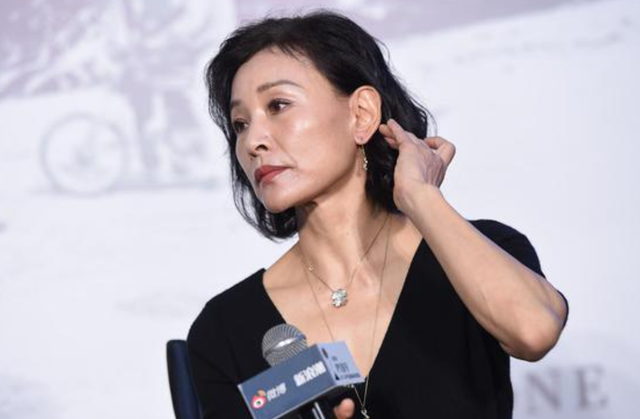 19岁被两名美国医生侵犯，留美43年受尽屈辱，归国后终于尝到甜头