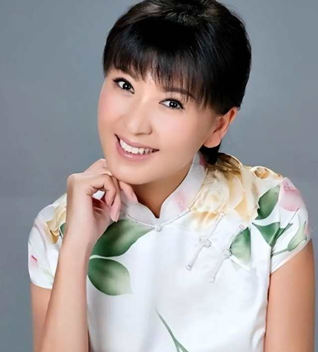 一级演员闫学晶塌房	，她做错了两件事