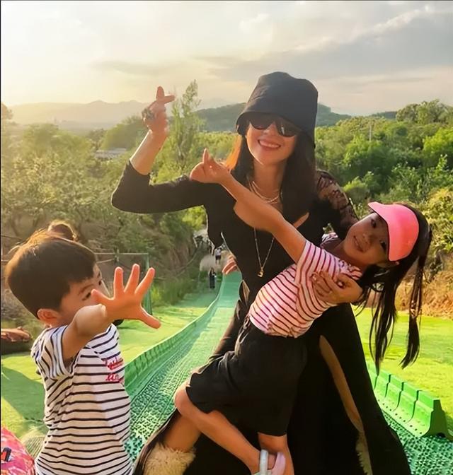 12月即将结束，46岁章子怡再次官宣喜讯	，撕碎汪峰仅剩的体面。