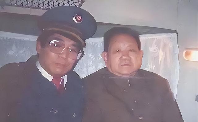 毛主席视察天津时想见李银桥，得知他已经入狱，伟人只说了两个字