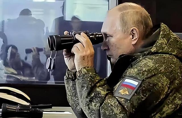 俄军再打基辅，50万人断电，普京穿着军装，对小泽发出最终警告