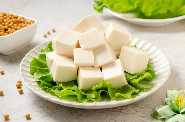 豆腐再次被关注！医生叮嘱：糖尿病患者吃豆腐时，要多注意这4点