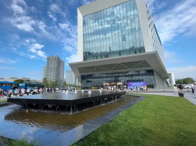 青岛的未来,真的在海边!