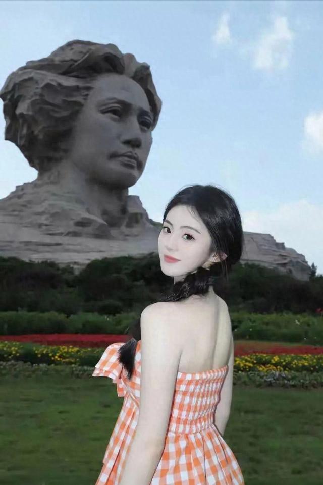 中国传媒大学校花 李乐涵 明眸摄人+黑天鹅气质 这妩媚谁顶得住？