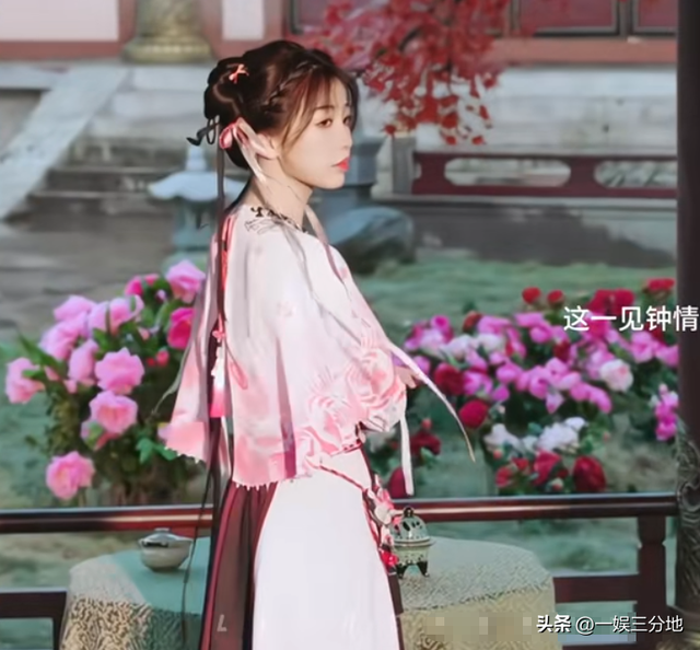 脸颊干瘪，眼神阴森，演技呆，没陈伟霆像霸总，赵露思也带不动他
